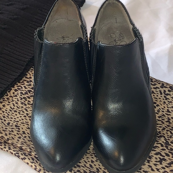 Stylish Ankle Boots - Picture 7 of 7